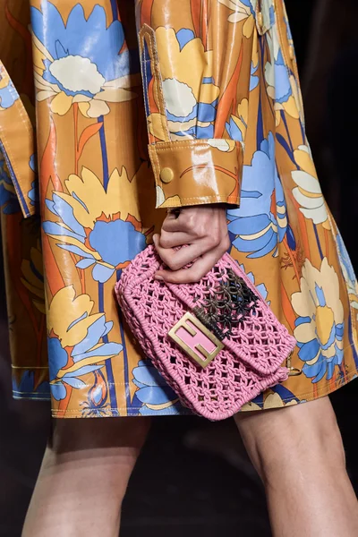 Look 28